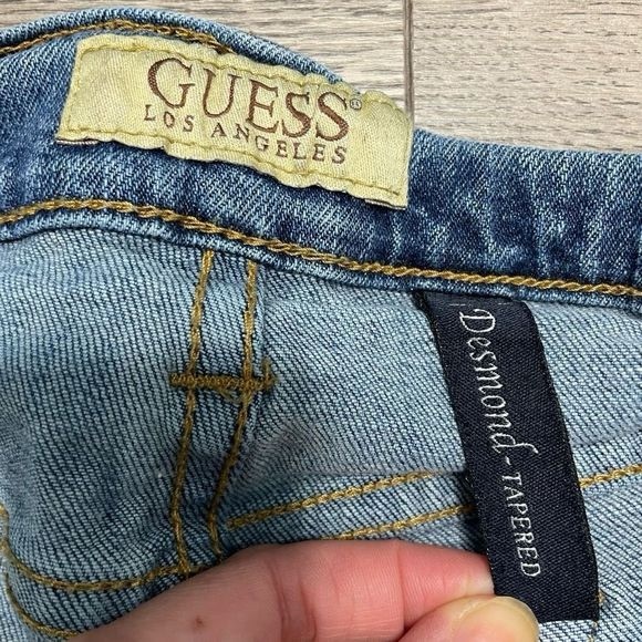 Guess Jeans Mens 36x30 Desmond Relaxed Tapered Distressed Hole - Picture 5 of 12